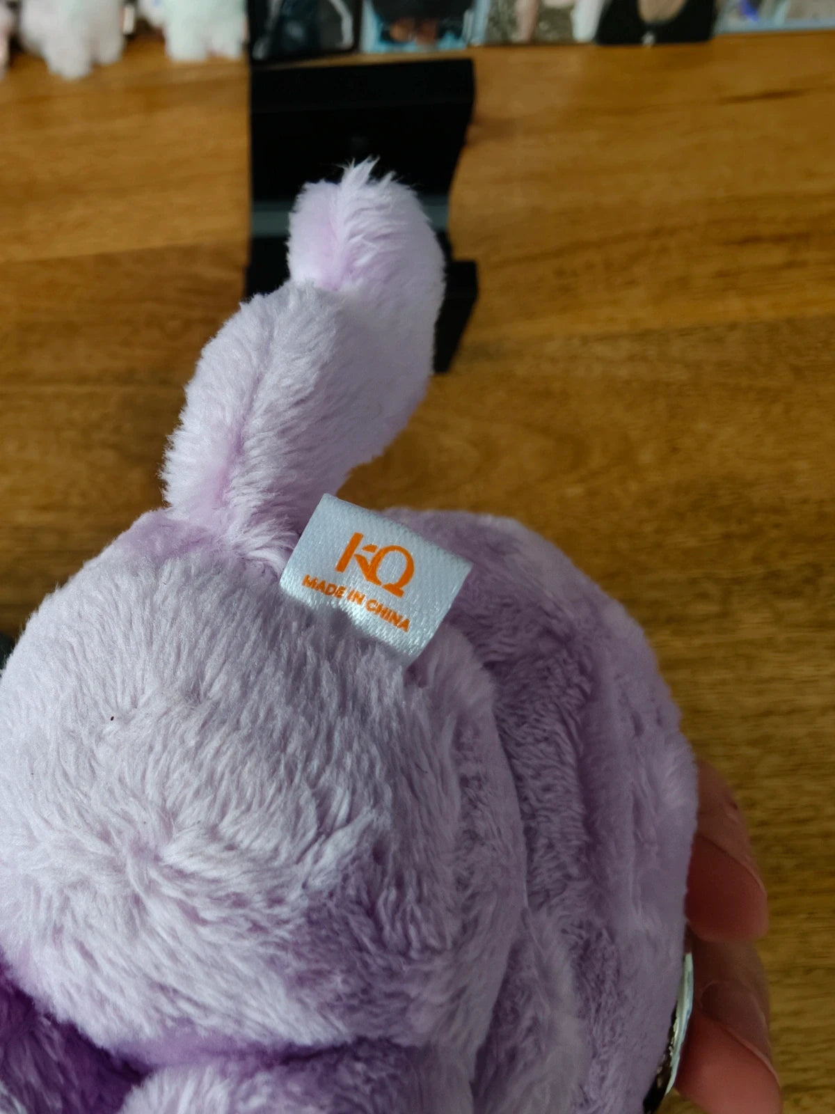 ATEEZ Aniteez Sandeoki Plush Keyring San, close-up of the plush ear and label