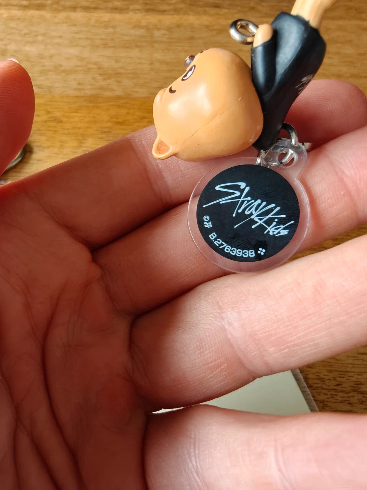Stray Kids SKZOO HAN QUOKKA Figure Keyring (Japan), back of the figure keyring and round logo tag