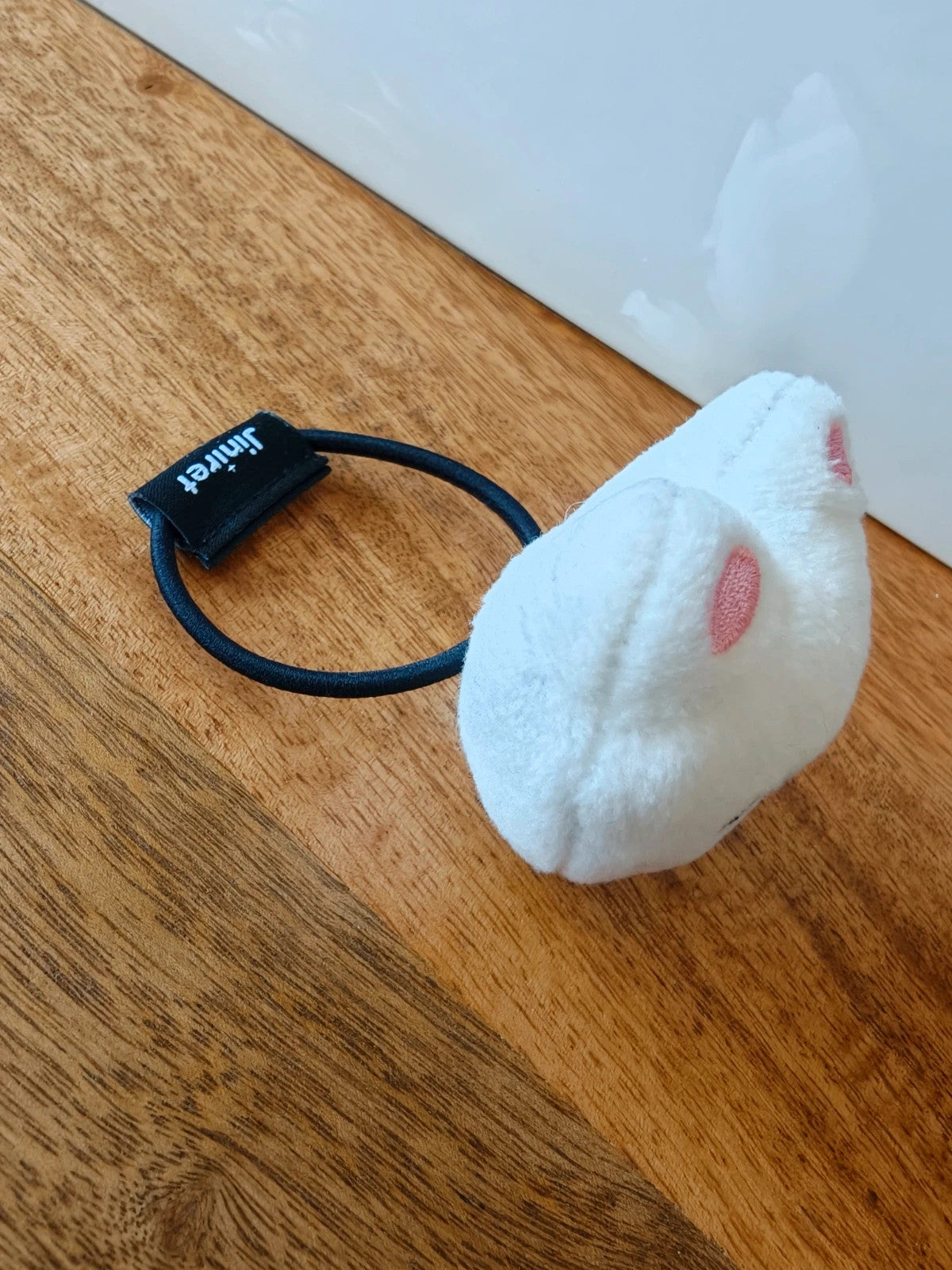Stray Kids SKZOO Jiniret Plush Hair Tie (TOY WORLD), side of the white plush hair tie