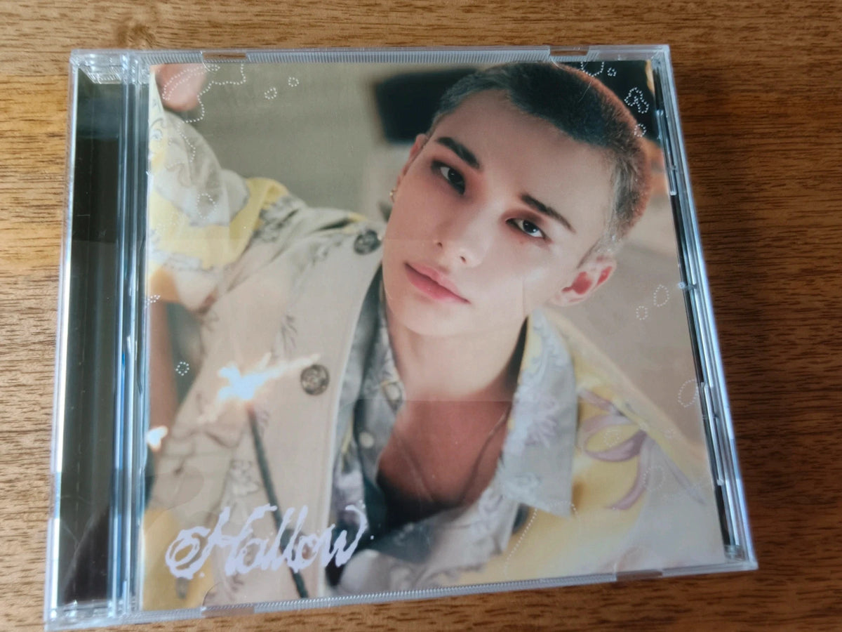 Stray Kids Hyunjin Hollow Album (Fanclub Limited Ver., No Photocards) — album and pictured inserts