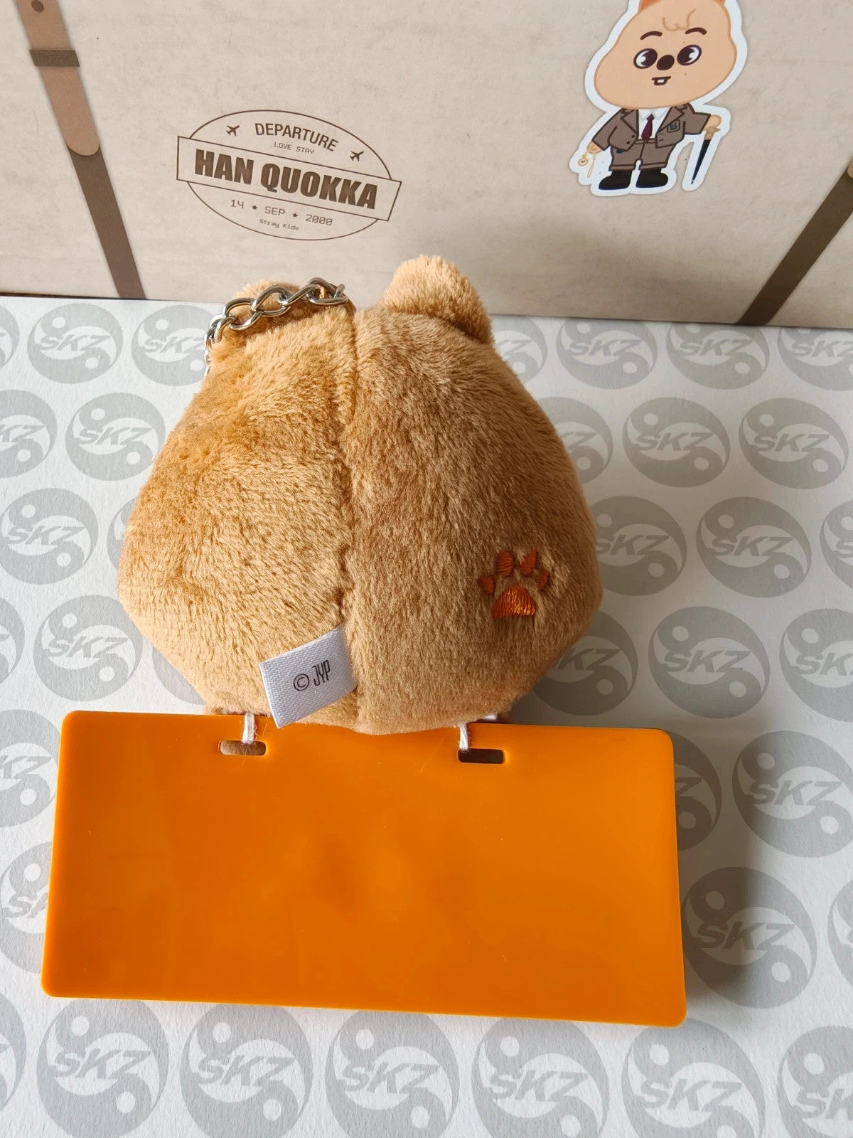 Stray Kids SKZOO HAN QUOKKA Name Bag Charm (TOY WORLD), back of the plush name charm and orange plate