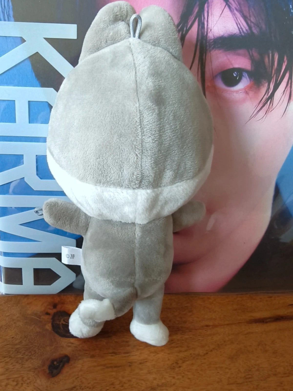 Stray Kids SKZOO HAN QUOKKA Plush Keyring (Wolf Chan Suit), back of the grey wolf suit