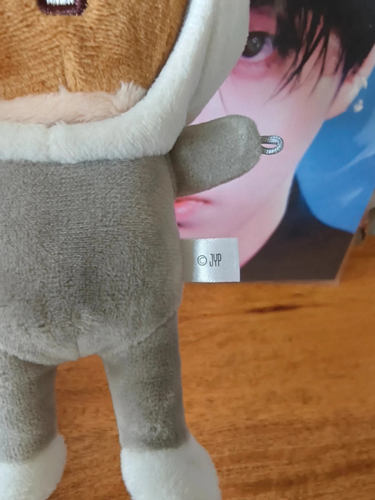 Stray Kids SKZOO HAN QUOKKA Plush Keyring (Wolf Chan Suit), close-up of the grey suit and fabric label