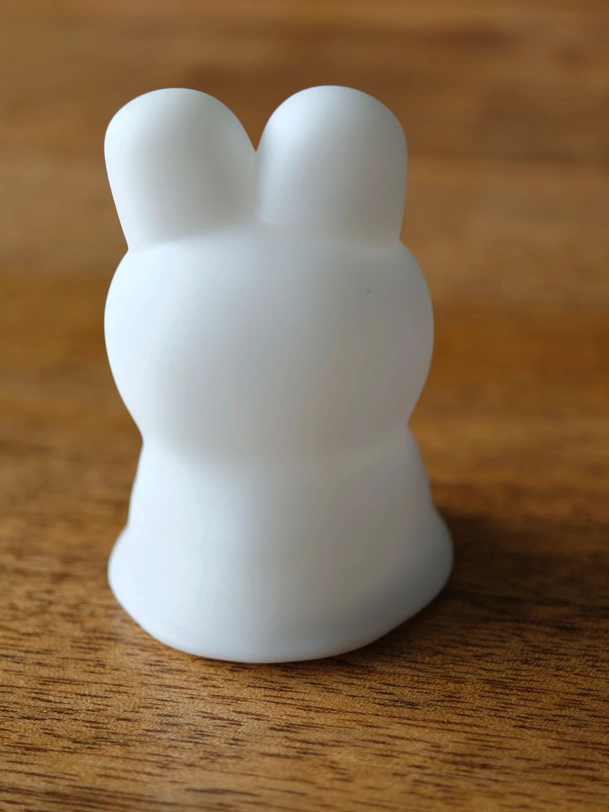 Stray Kids SKZOO Leebit Gacha Light, back of the white rabbit figure