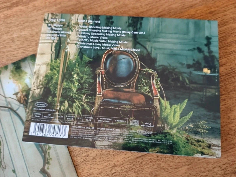 Stray Kids Hollow Album (Limited A Ver.), back cover showing a chair and track list