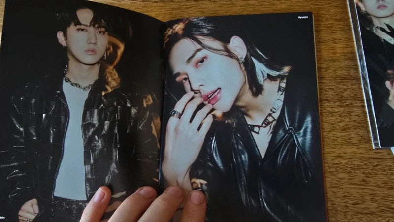 Stray Kids Scars Album (Limited A Ver.), open booklet showing two member portraits