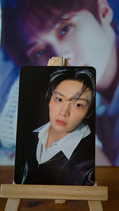 Stray Kids Lee Know KARMA Photocard (KARMA Random Card) — front