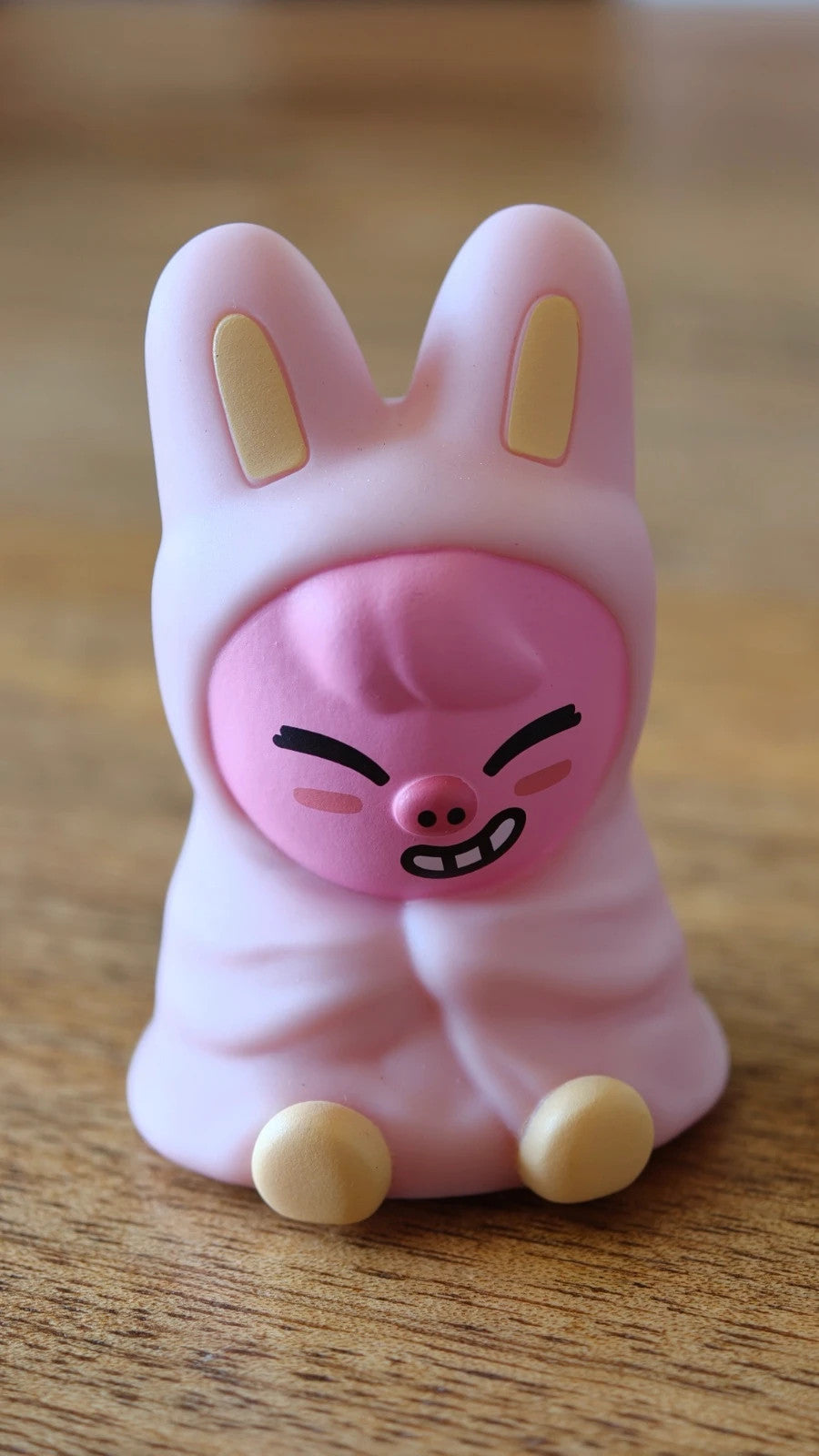 Stray Kids SKZOO DWAEKKI Gacha Light, front of the pink rabbit figure
