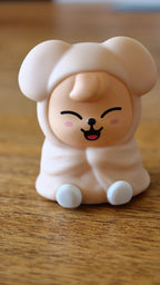 Stray Kids SKZOO PuppyM Gacha Light, front of the dog figure in a cream hood