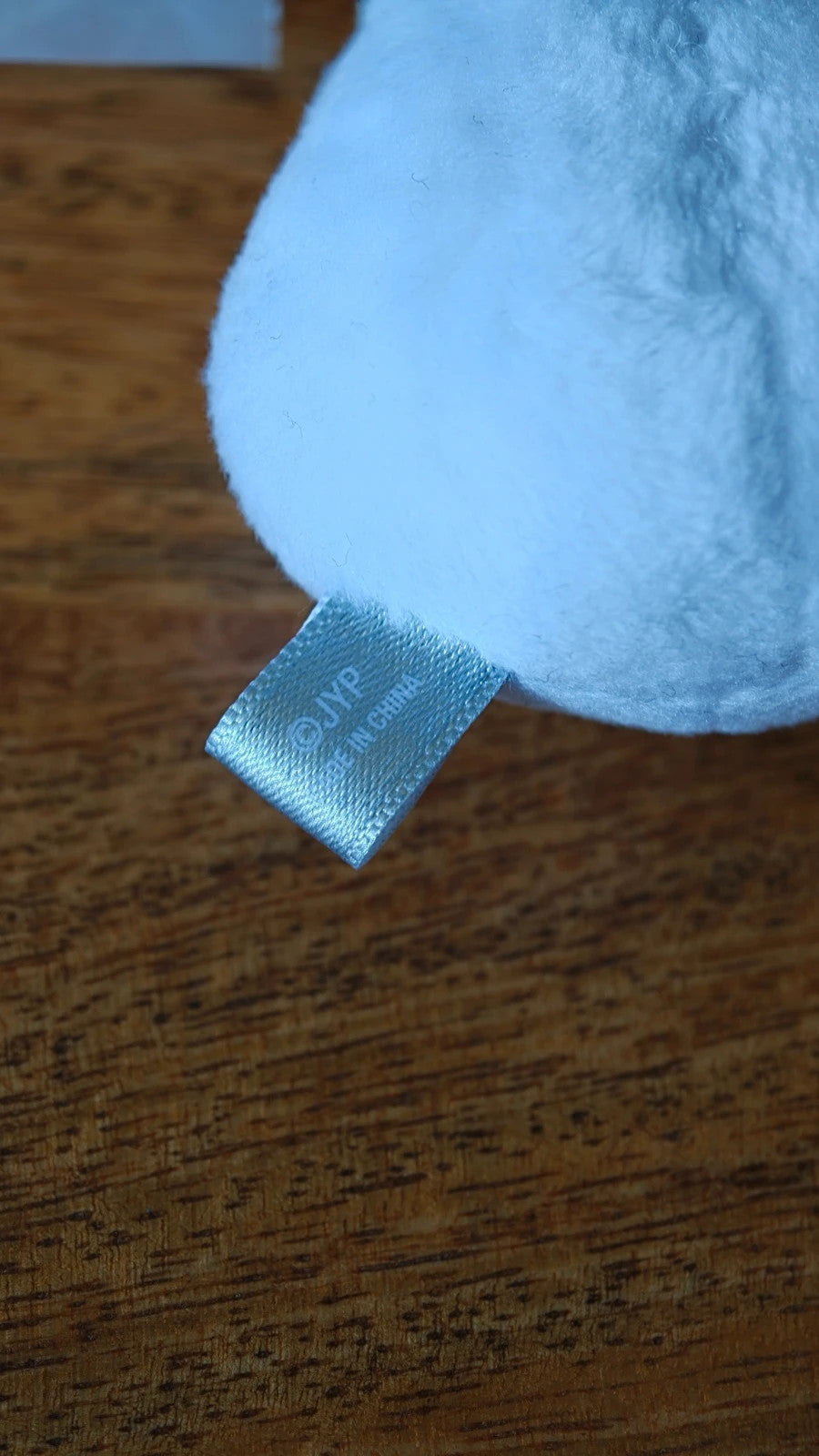 Stray Kids SKZOO HAN QUOKKA Face Keyring (Silver Ver.), close-up of the fabric label