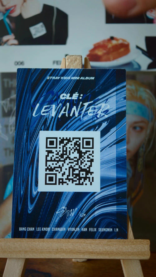 Stray Kids Felix Clé: LEVANTER Photocard — QR-code reverse