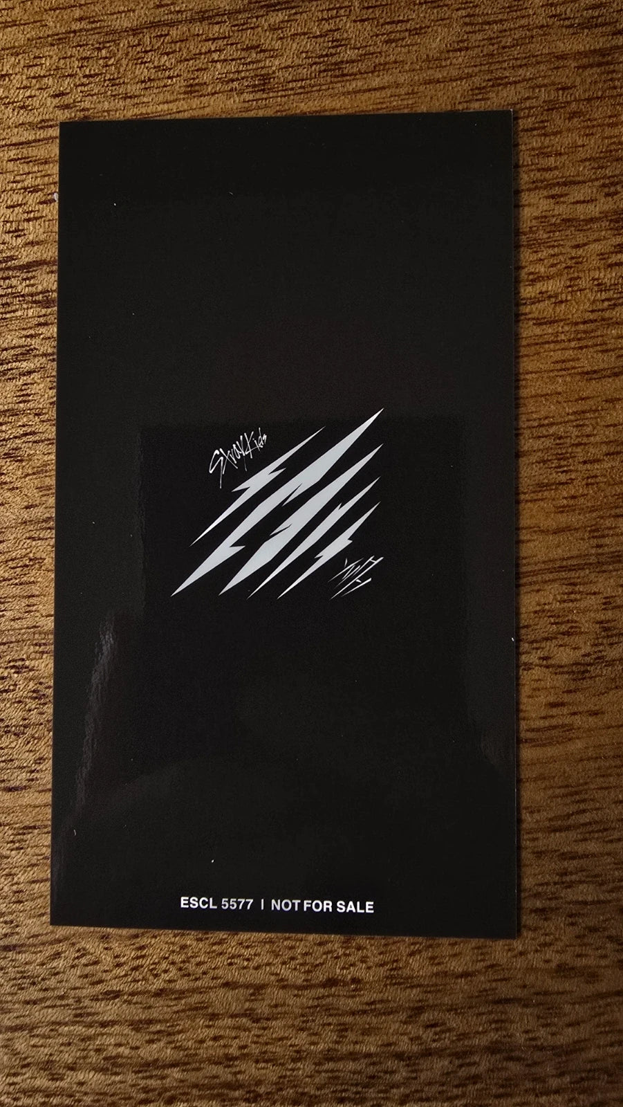 Stray Kids Scars Photocard Felix, black reverse with white claw-mark artwork