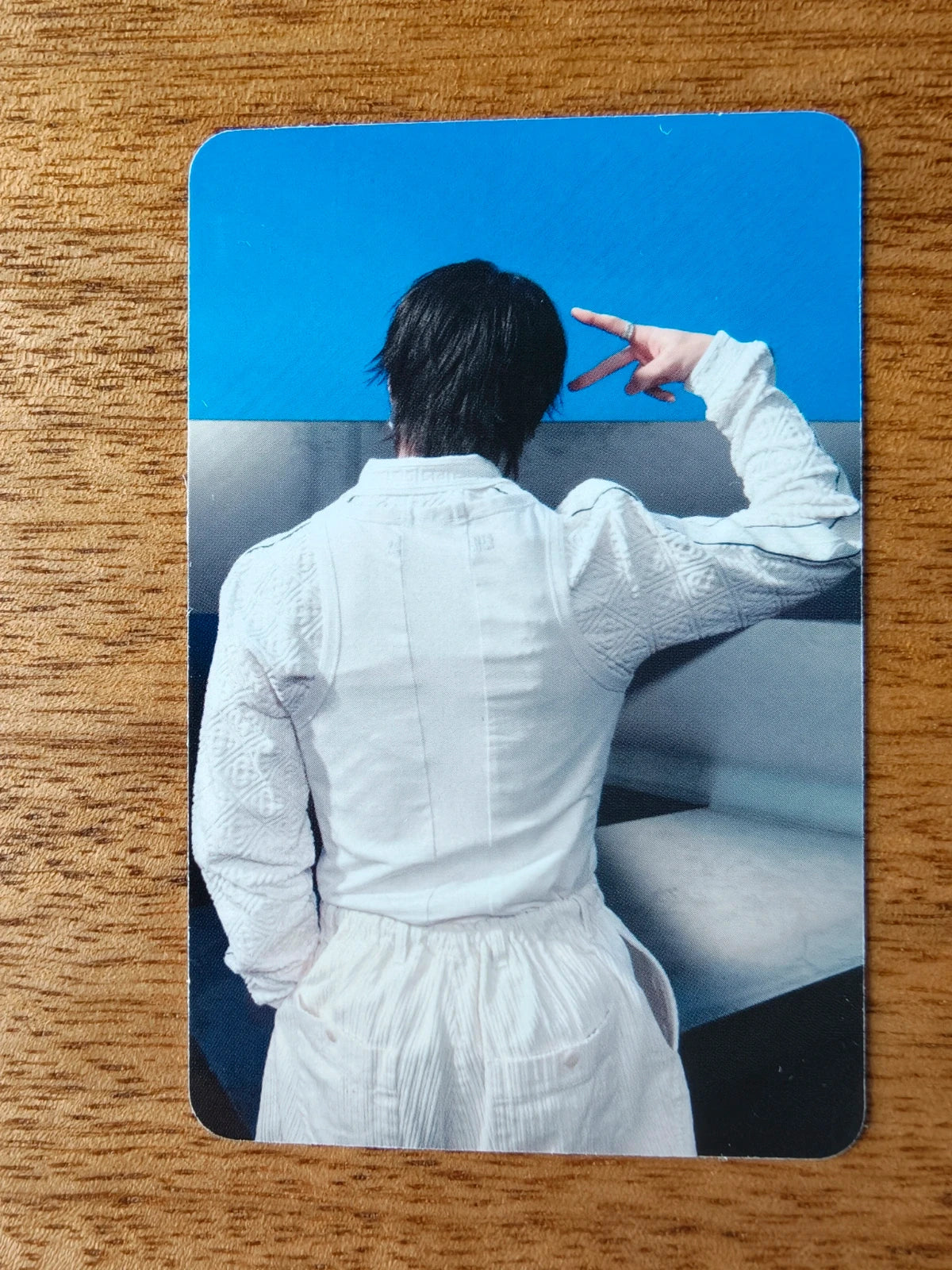 Stray Kids I.N Photocard KARMA, second portrait side viewed from behind with V-sign pose