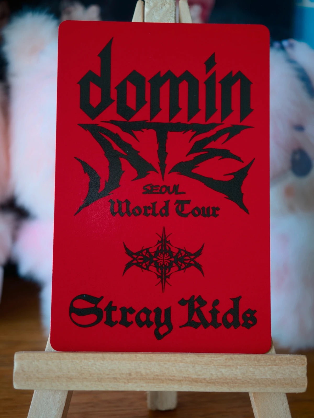 Stray Kids Lee Know dominATE Photocard (Cream Knit Portrait / Red Tour Reverse) — printed reverse design