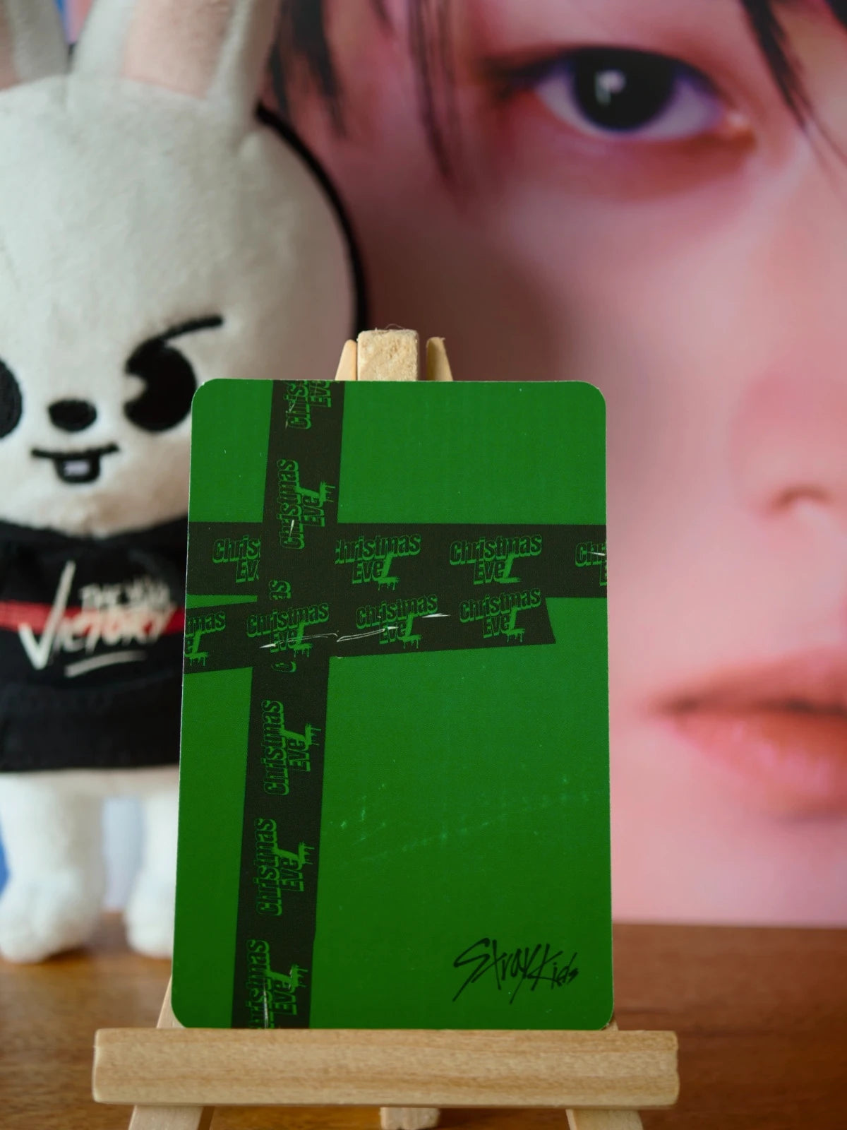 Stray Kids Lee Know Christmas EveL Photocard (Album Card, Green Back) — reverse