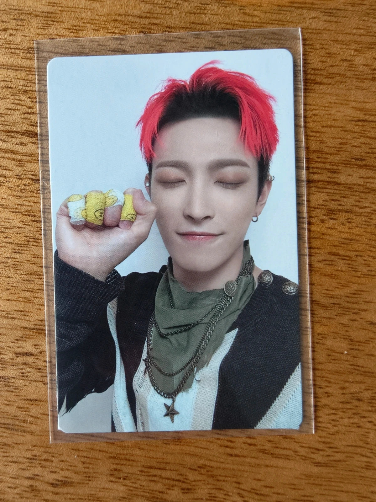ATEEZ Hongjoong THE WORLD EP.2 : OUTLAW Photocard, front of photocard