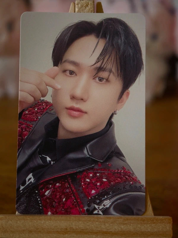 Stray Kids Changbin 5-STAR Dome Tour 2023 Photocard (Blu-ray HMV Holographic POB) — front
