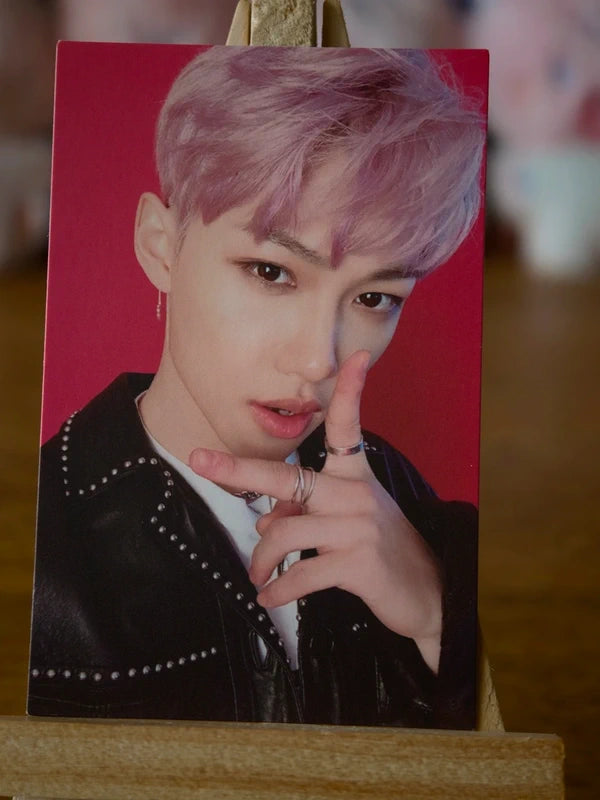 Stray Kids Felix GO LIVE Photocard (Pink Hair, Finger-to-Cheek Design), front of photocard
