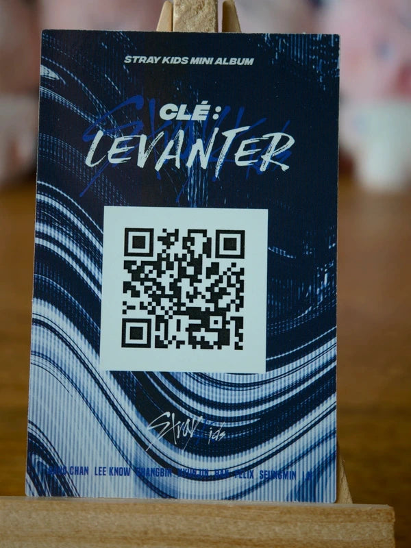 Stray Kids Felix Clé: LEVANTER Photocard (Selfie Design), reverse of photocard