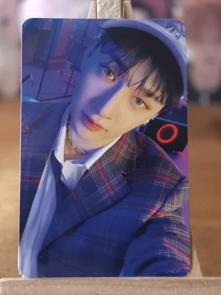 Stray Kids Bang Chan – Christmas EveL Album Photocard (Blue-Lit Selfie) — front